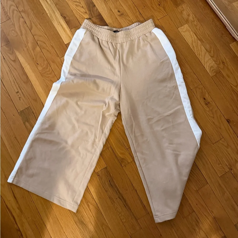 Like new Express cropped Culotte pant - Picture 2 of 3